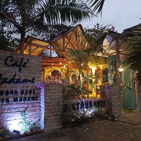 ホテル Cafe Madame Puerto López エクステリア 写真