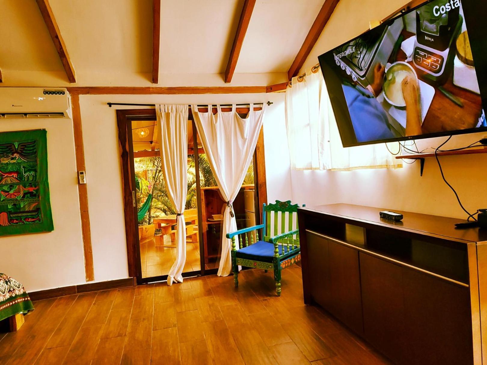ホテル Cafe Madame Puerto López エクステリア 写真