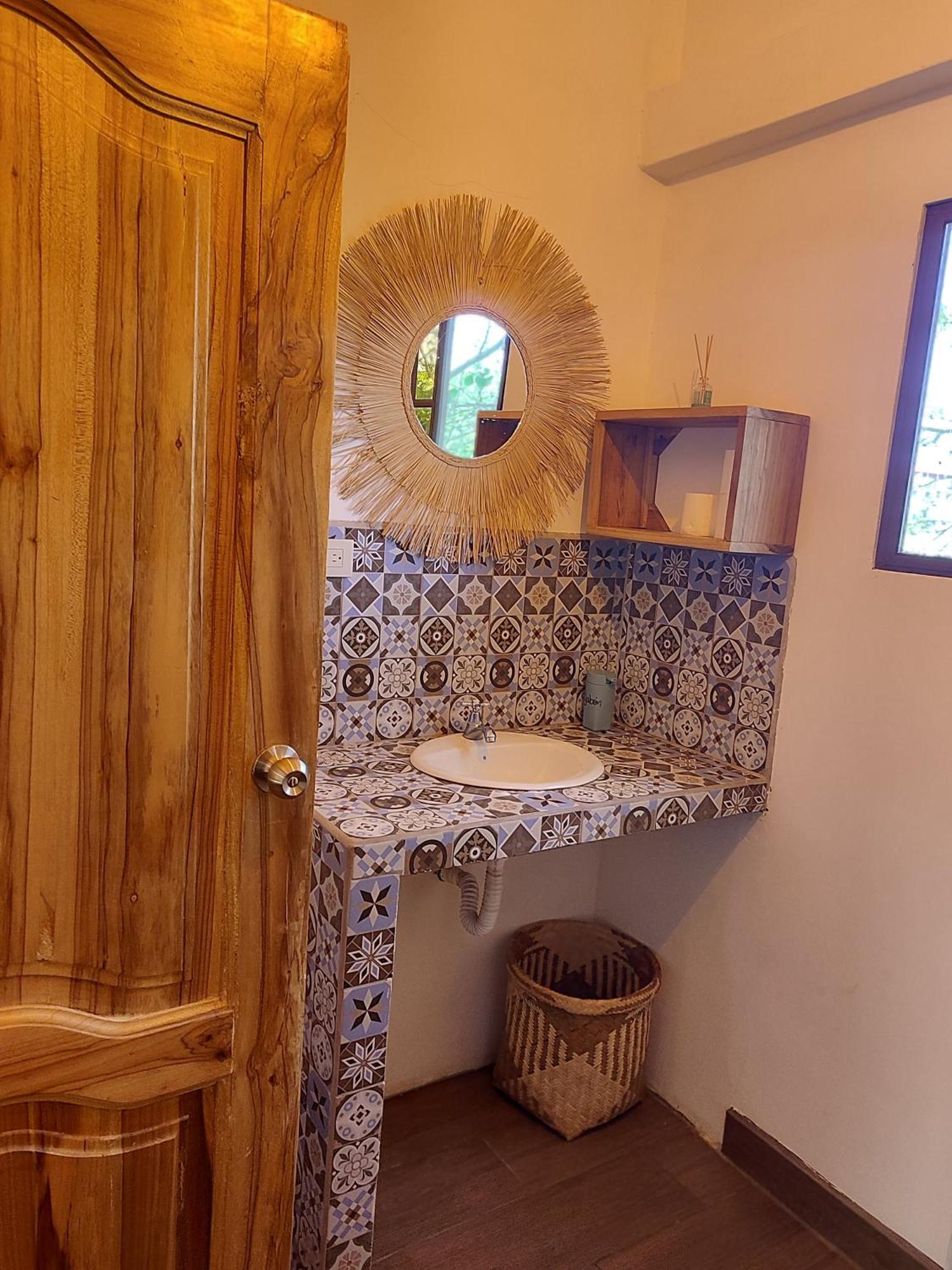 ホテル Cafe Madame Puerto López エクステリア 写真